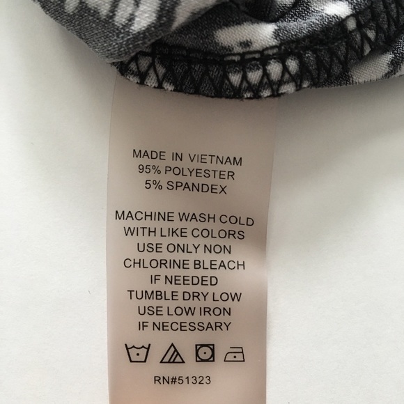 Vince Camuto Sleeveless Blouse Ruched Sides - Picture 4 of 5